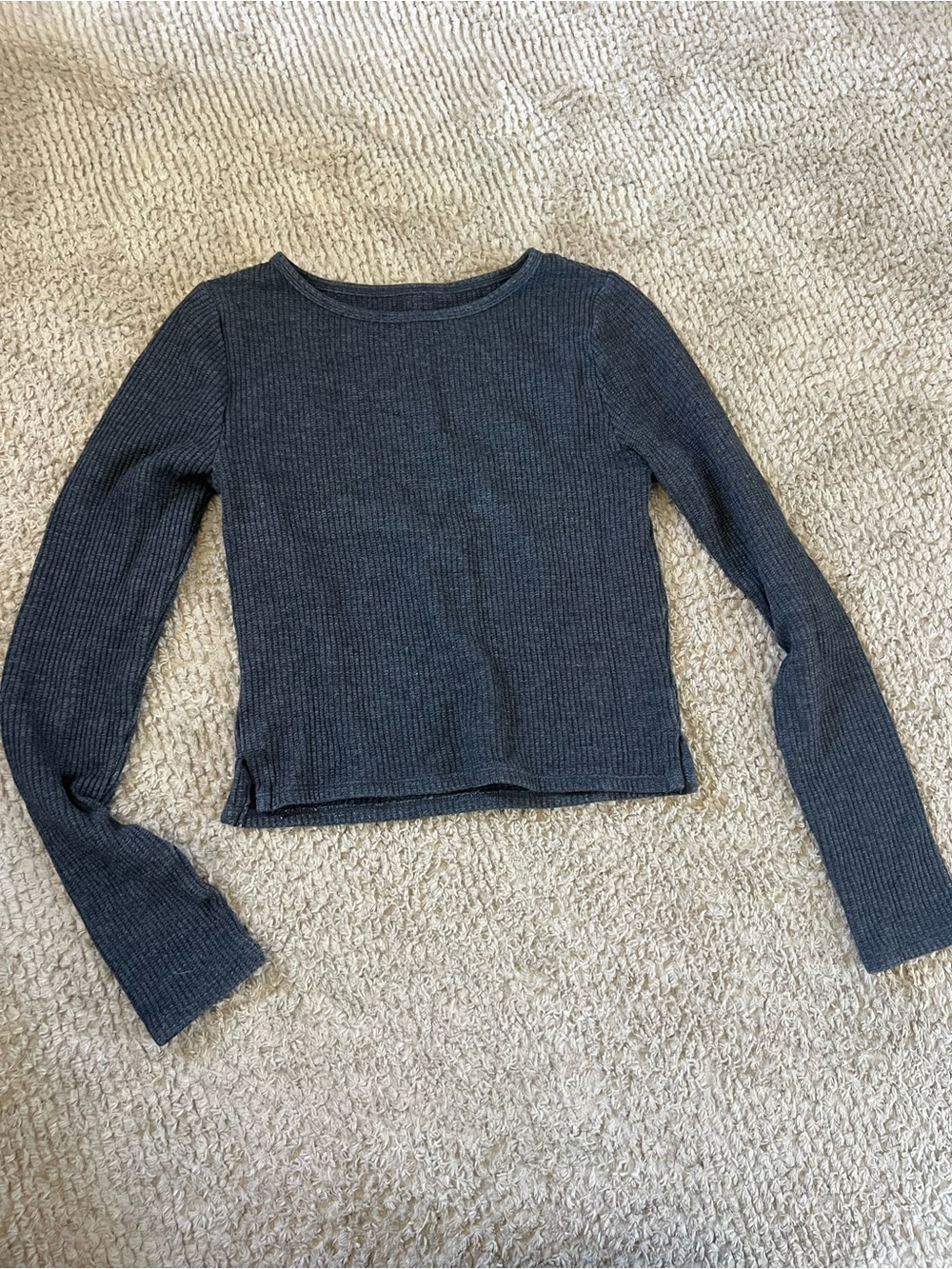 PacSun Long Sleeve Ribbed Crop Top in Charcoal Gray